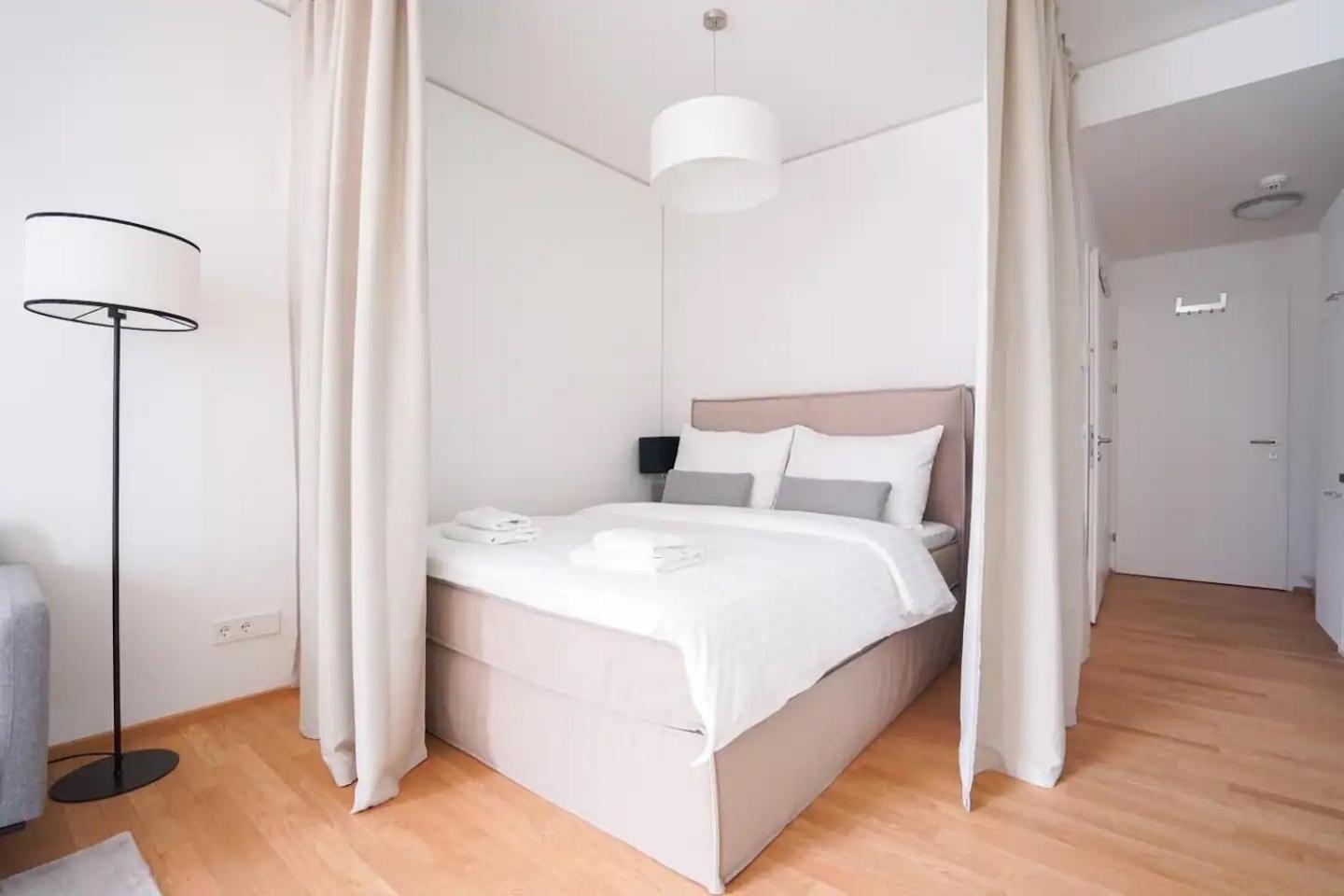 Апартаменты Exquisite Studio With Rooftop Pool Вена Экстерьер фото